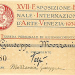 Tessera di riconoscimento rilasciata in occasione della XVII Biennale di Venezia del 1930, documento d’archivio - Fondazione Giuseppe Mozzanica.